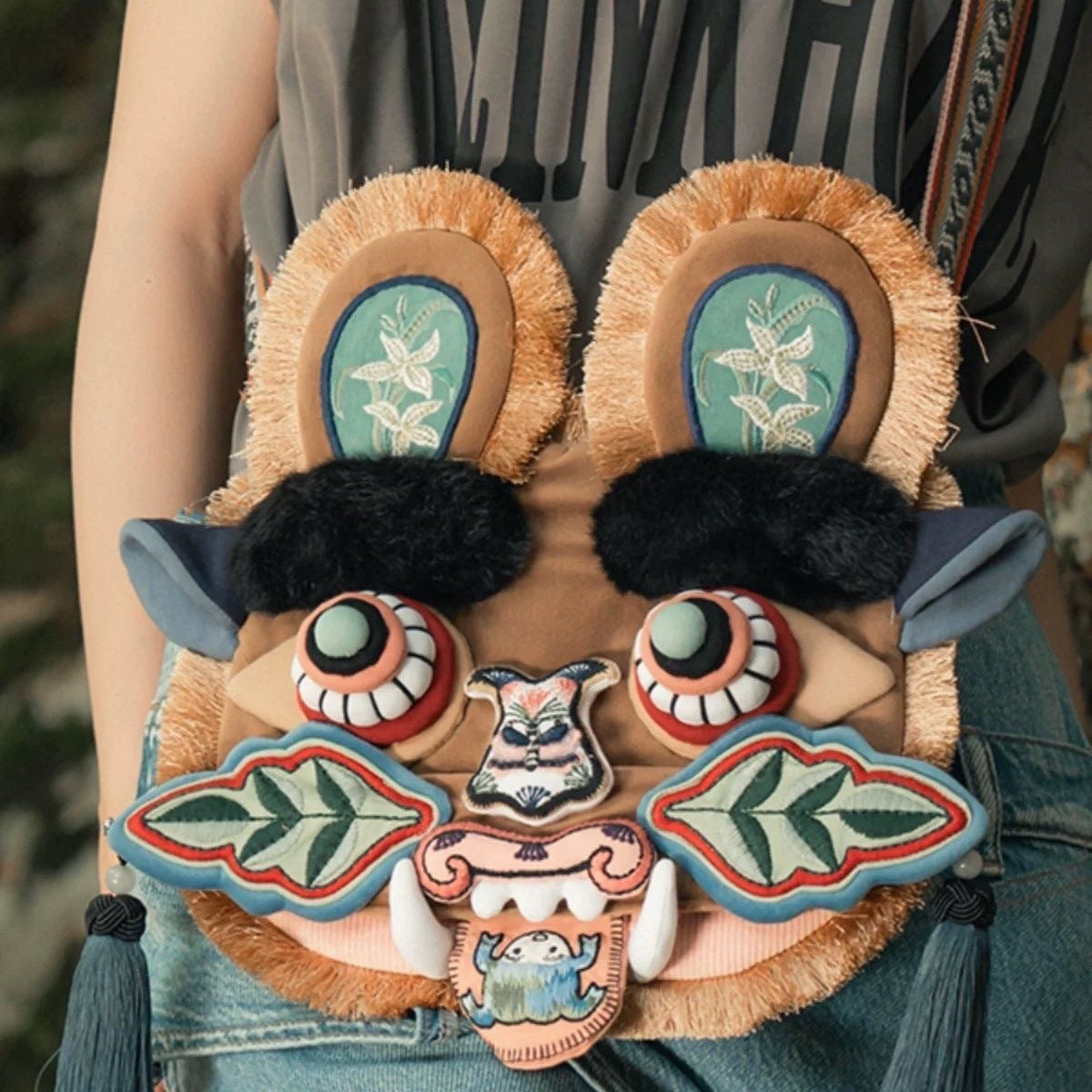 Exklusive Tigerkopf-Umhängetasche – Chinesische Kulturtasche mit handwerklichem Stickerei-Design
